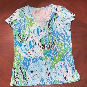 🌴LILLY PULITZER V-NECK🌴